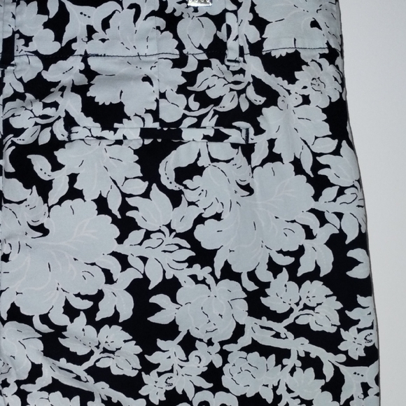 Ann Taylor Black and Baby Blue Floral Women Shorts Cargos - Picture 9 of 10